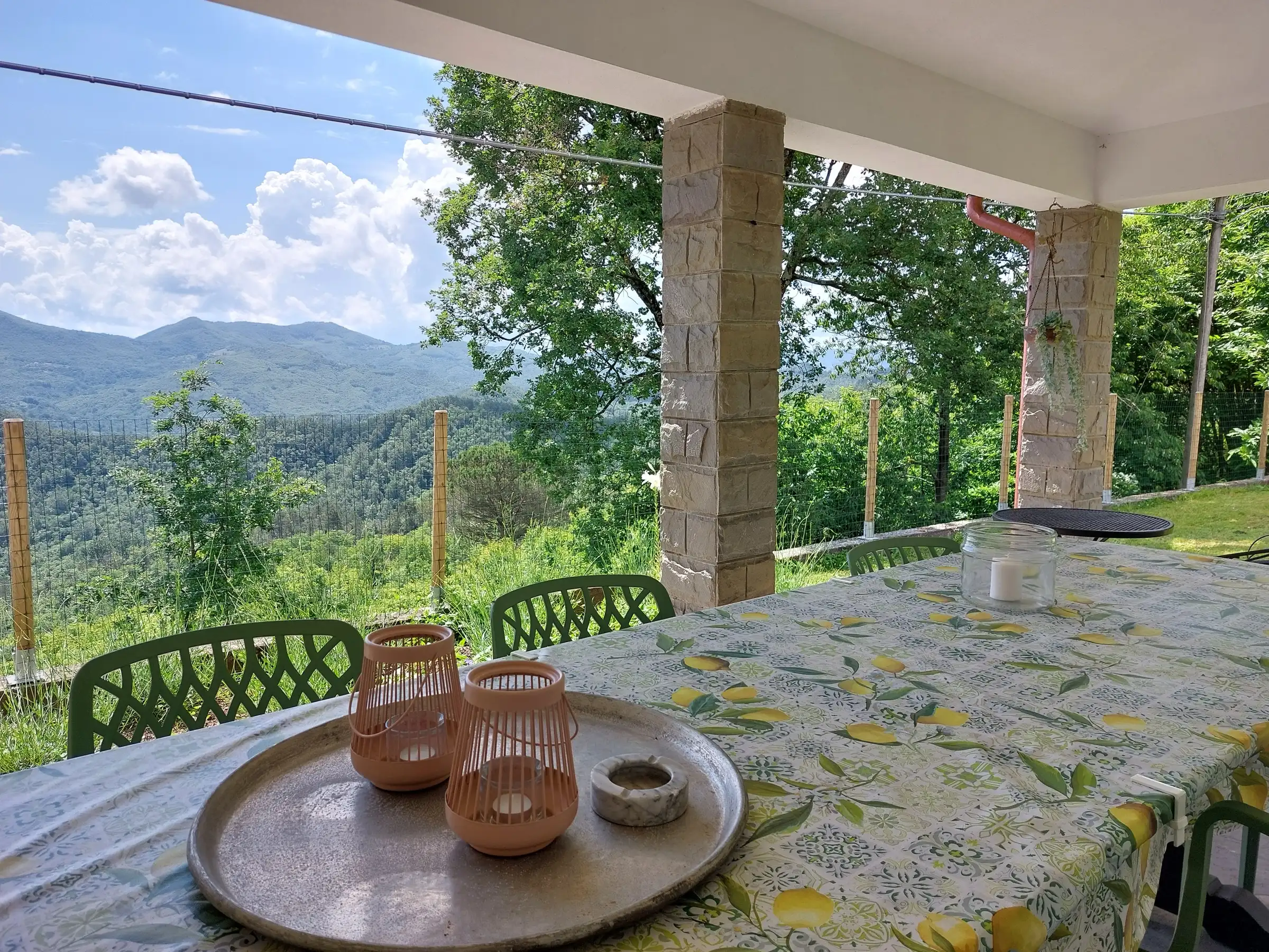 Casa Cossi met uitzicht over de Ligurische heuvels